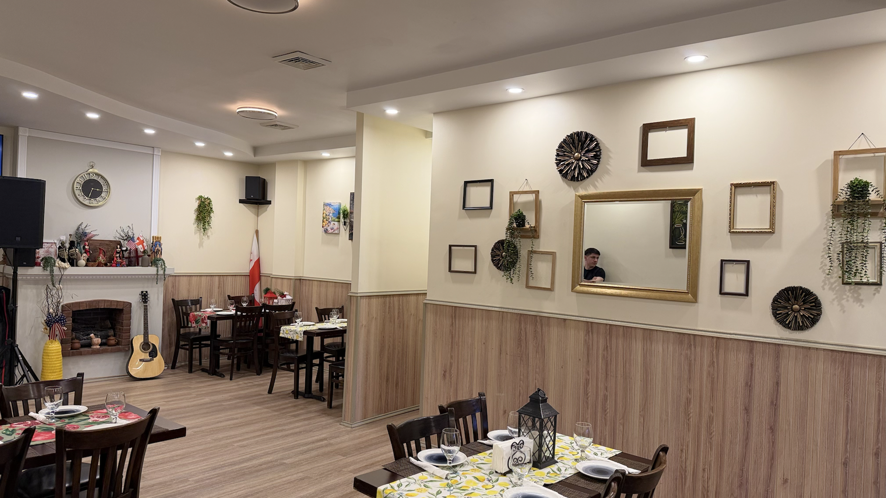Saamo Cafe dining room interior