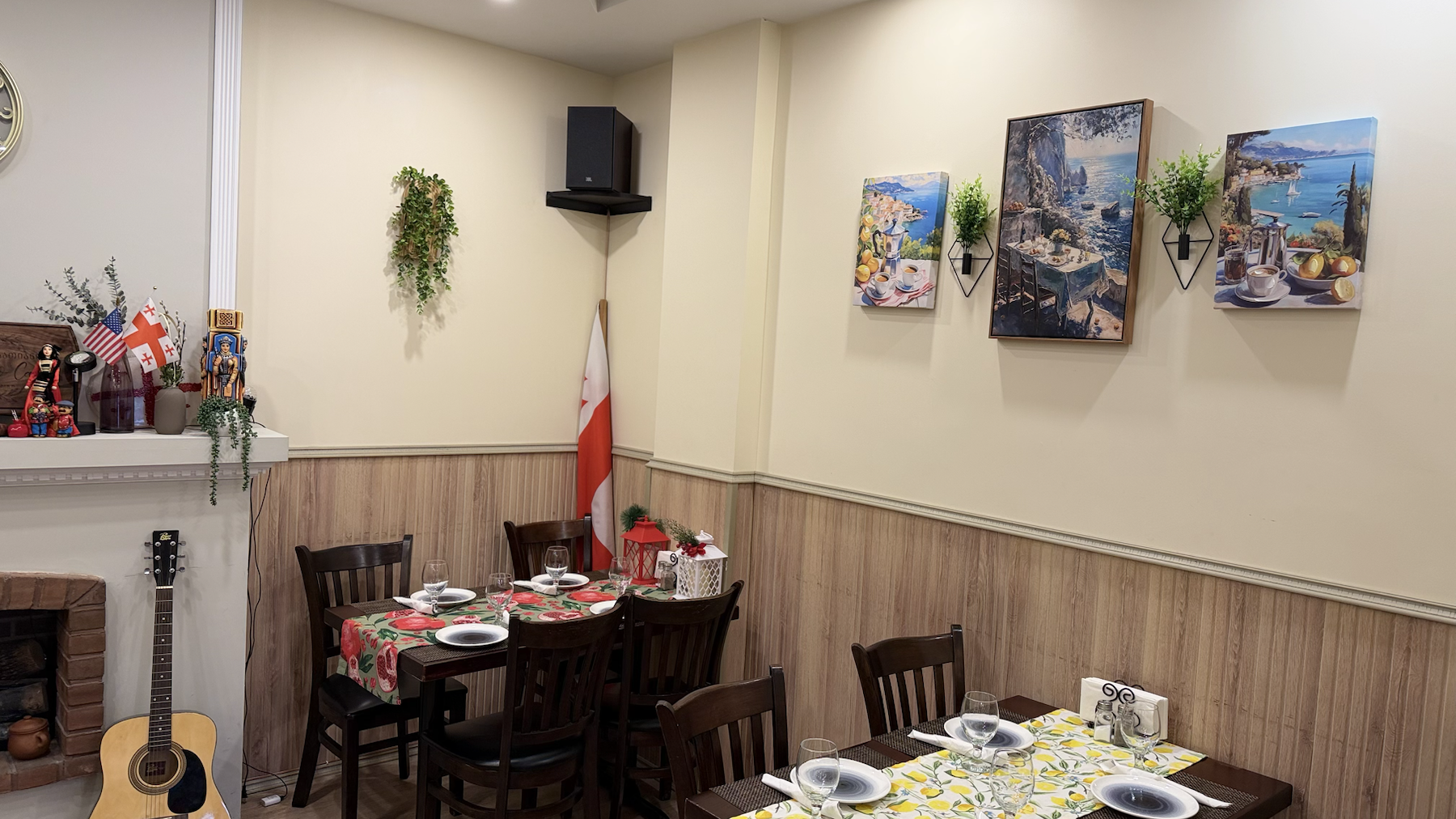Saamo Cafe dining wall and table setting